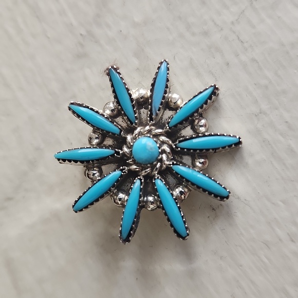 Beautiful NWOT Native American Zuni Turquoise Inlaid Flower Cluster Pendant 🩵💙 - Picture 3 of 12